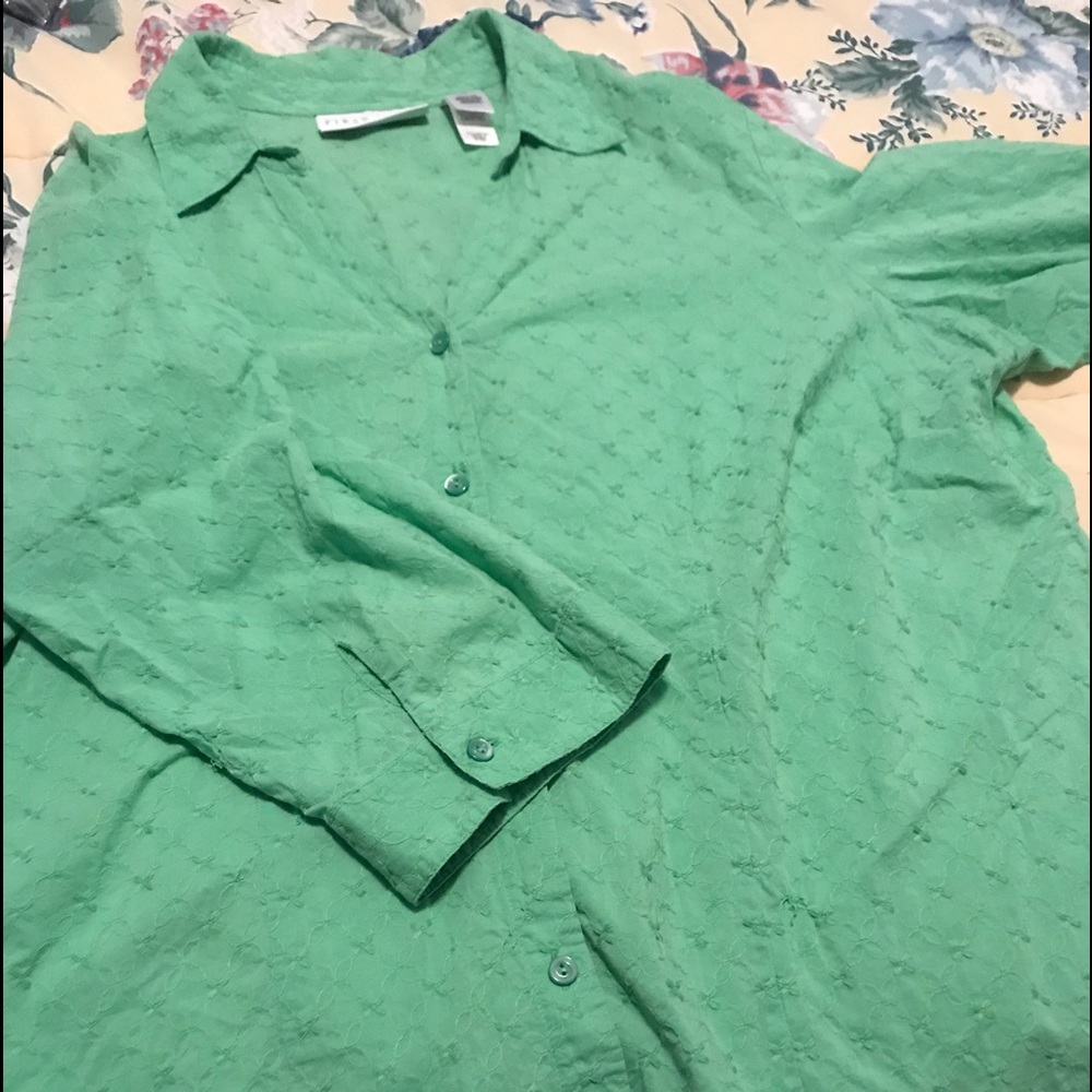 🎉First issue. Women’s blouse